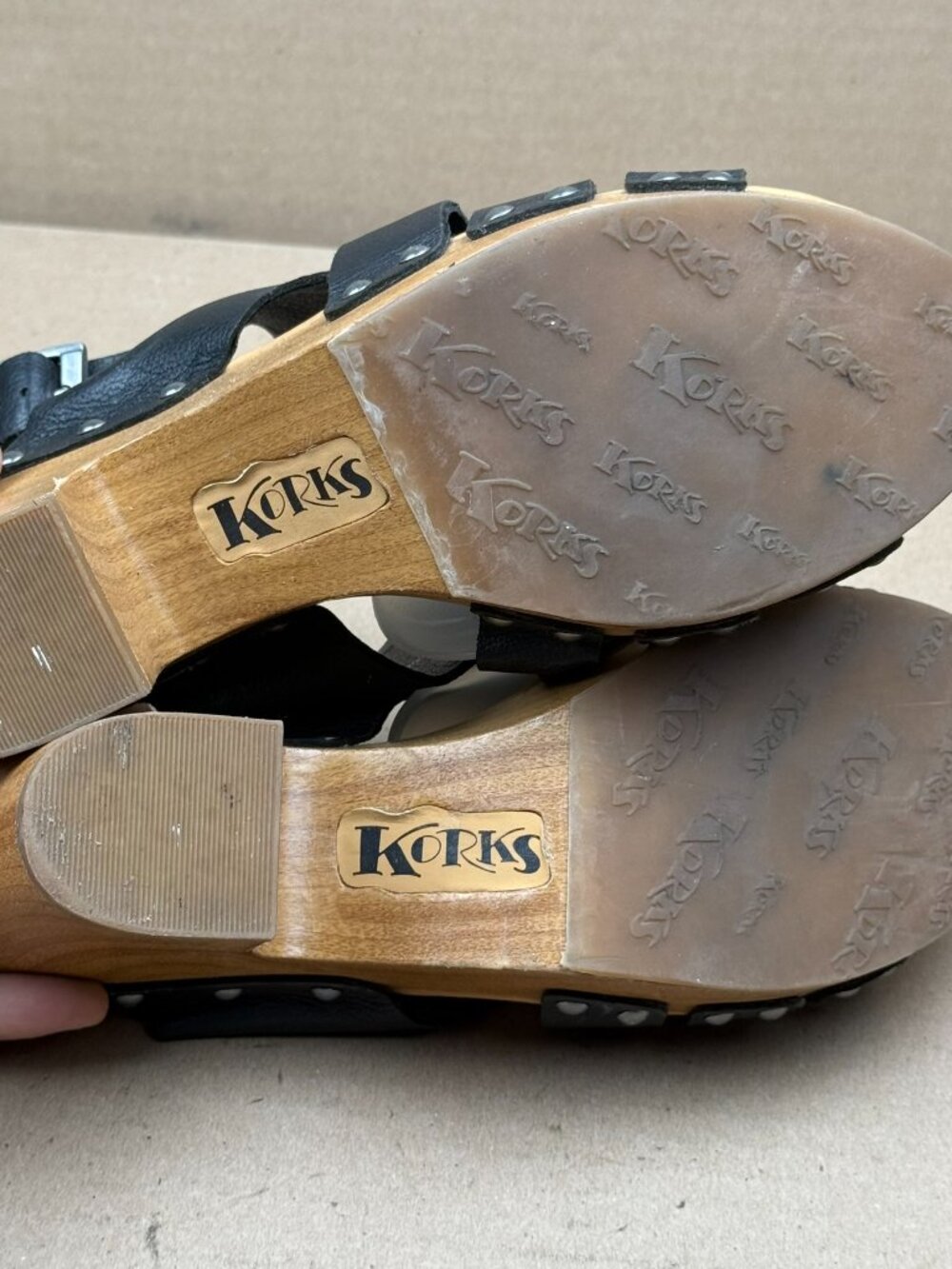 Women's Korks Black Leather Strappy Wooden Clog Sandals Size 9M - Picture 6 of 8
